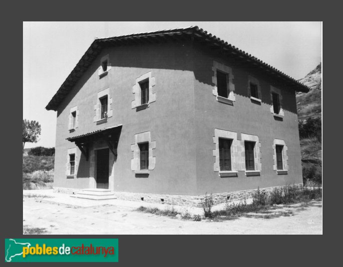 Tona - Cal Gravat (Foto: <i>Alba Erra -calaix.gencat.cat-</i>, 1991) Tona - Cal Gravat