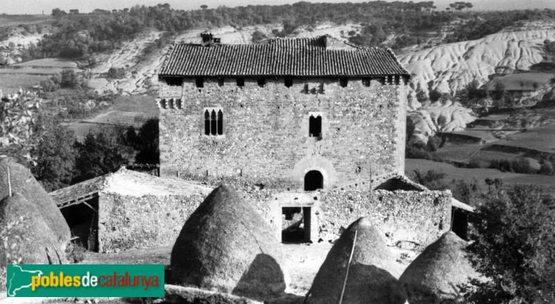 Tona - Casal de Mont-rodon (Foto: <i>Pere Català Roca-calaix.gencat.cat-</i>, 1962) Tona - Casal de Mont-rodon