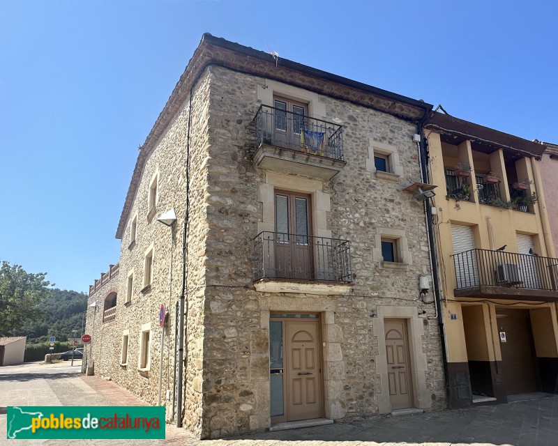 Bescanó - La Plaça (Foto: Albert Esteves, 2024) Bescanó - La Plaça