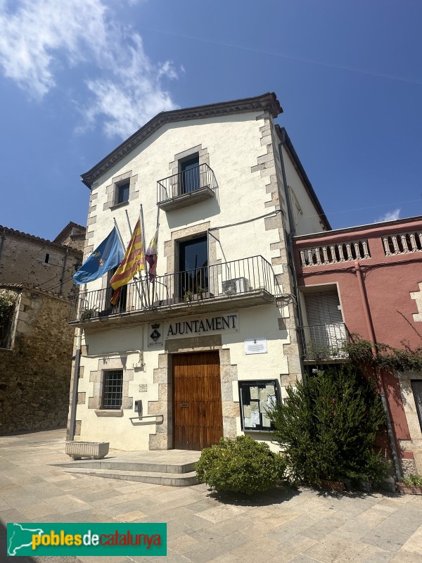 Aiguaviva - Ajuntament (Foto: Albert Esteves, 2024) Aiguaviva - Ajuntament