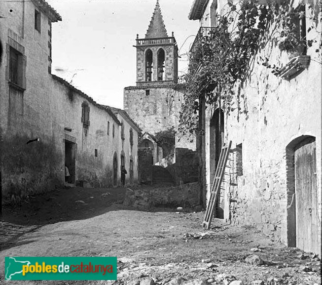 Aiguaviva - La Plaça (Foto: <i>Francesc Blasi -Arxiu Fotogràfic Centre Excursionista de Catalunya-</i>, 1924) Aiguaviva - La Plaça