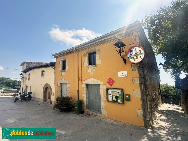 Aiguaviva - La Plaça. Ca la Neus (Foto: Albert Esteves, 2024) Aiguaviva - La Plaça. Ca la Neus