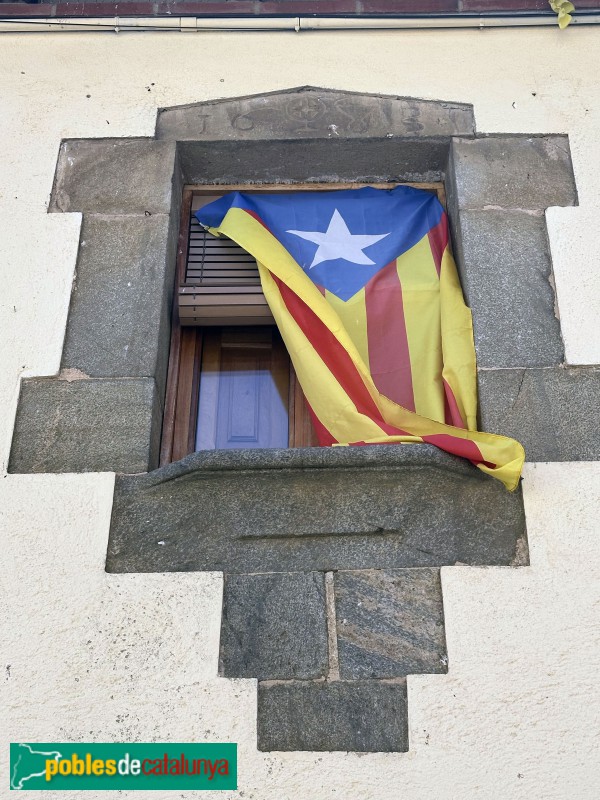 Aiguaviva - La Plaça. Casa de 1683 (Foto: Albert Esteves, 2024) Aiguaviva - La Plaça. Casa de 1683