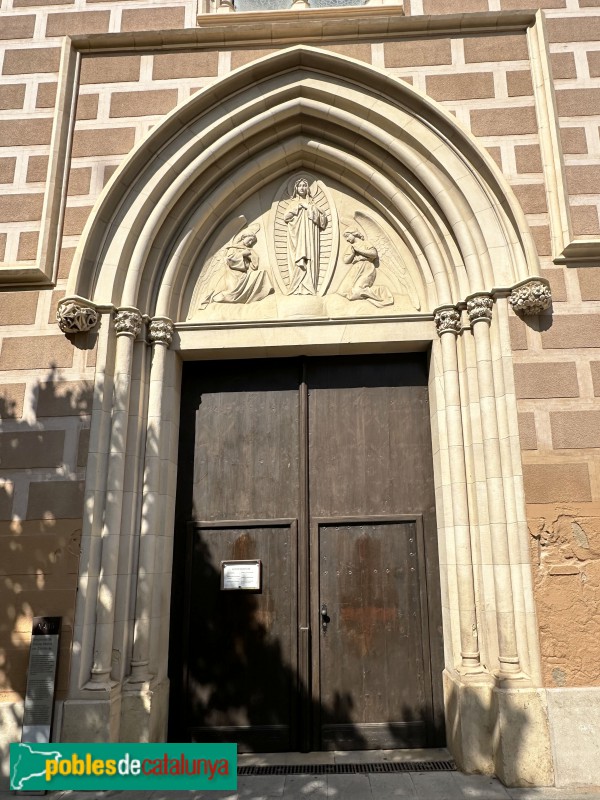 Cambrils - Església de Santa Maria. Façana neogòtica (Foto: Albert Esteves, 2024) Cambrils - Església de Santa Maria. Façana neogòtica