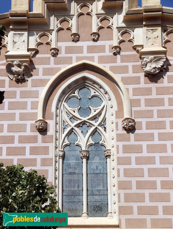 Cambrils - Església de Santa Maria. Façana neogòtica (Foto: Albert Esteves, 2024) Cambrils - Església de Santa Maria. Façana neogòtica