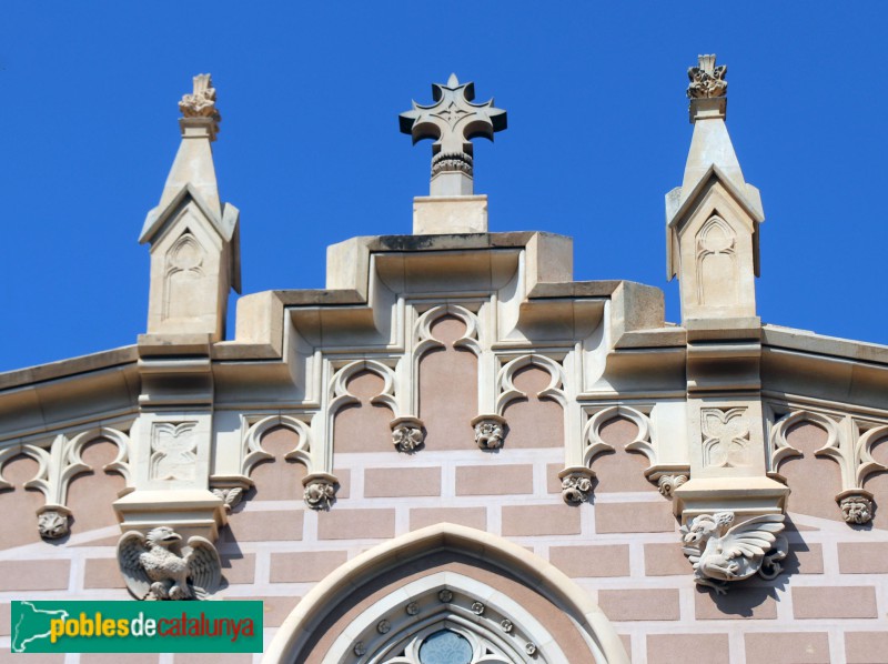 Cambrils - Església de Santa Maria. Façana neogòtica (Foto: Albert Esteves, 2024) Cambrils - Església de Santa Maria. Façana neogòtica