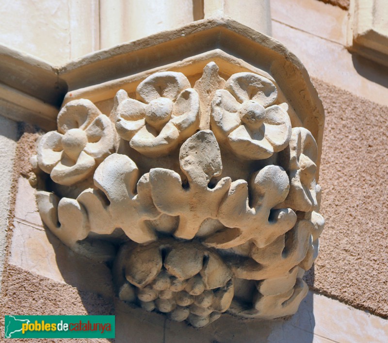 Cambrils - Església de Santa Maria. Façana neogòtica (Foto: Albert Esteves, 2024) Cambrils - Església de Santa Maria. Façana neogòtica