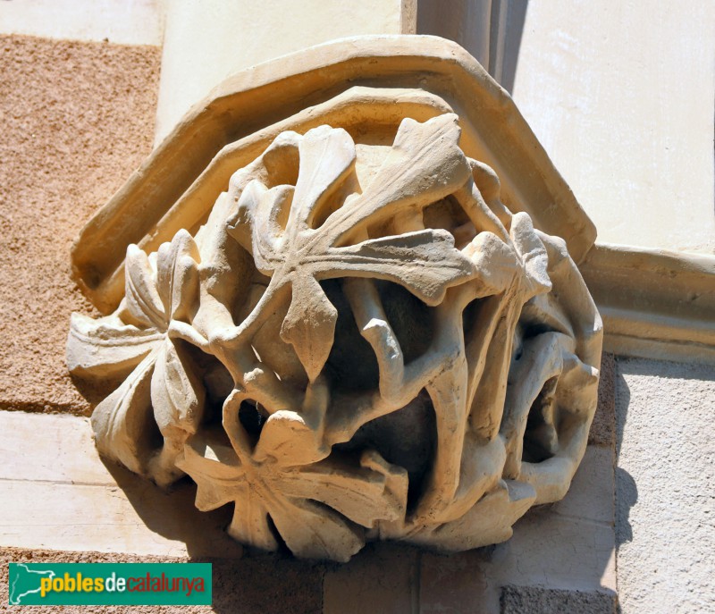 Cambrils - Església de Santa Maria. Façana neogòtica (Foto: Albert Esteves, 2024) Cambrils - Església de Santa Maria. Façana neogòtica