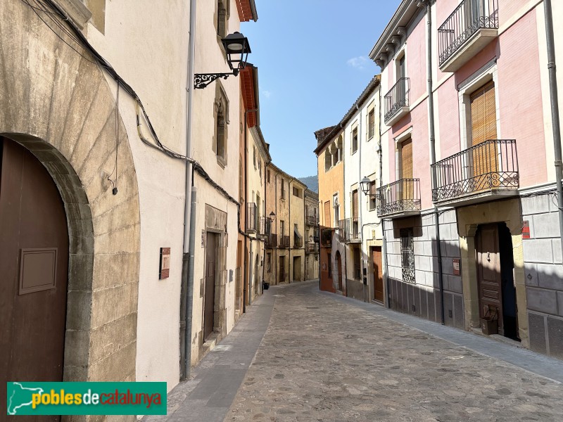 Anglès - Carrer Major (Foto: Albert Esteves, 2024) Anglès - Carrer Major