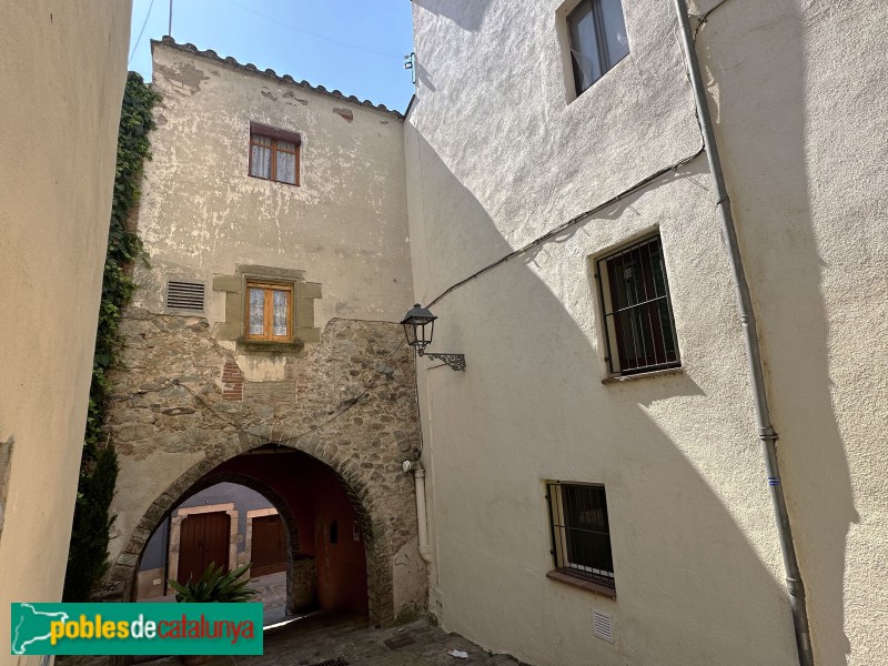 Anglès - Carrer d'Avall, 20 (Foto: Albert Esteves, 2024) Anglès - Carrer d'Avall, 20