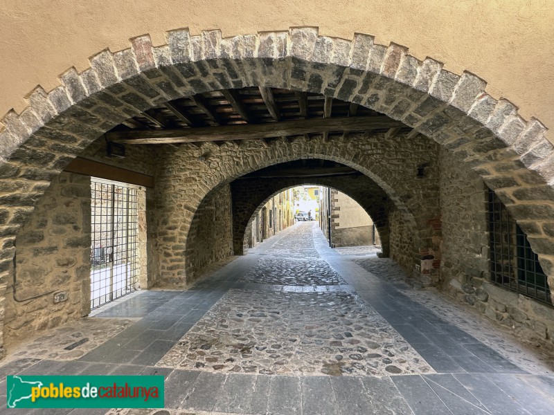 Anglès - Arcada de Can Verdaguer (Foto: Albert Esteves, 2024) Anglès - Arcada de Can Verdaguer