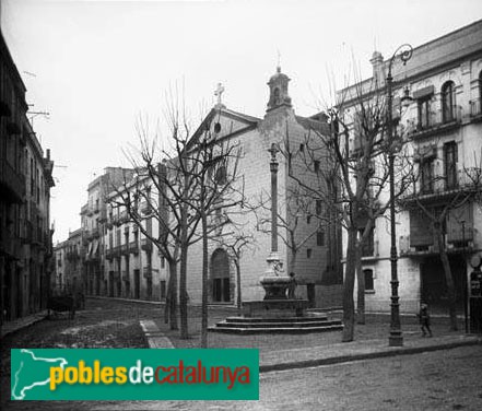 Reus - Creu i font de la plaça de la Sang (Foto: <i>Francesc Blasi -Arxiu Fotogràfic Centre Excursionista de Catalunya-</i>, 1920-30) Reus - Creu i font de la plaça de la Sang