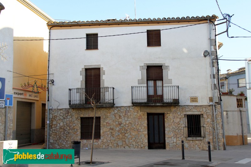 Vilobí d'Onyar - Plaça Vella (Foto: Albert Esteves, 2021) Vilobí d'Onyar - Plaça Vella