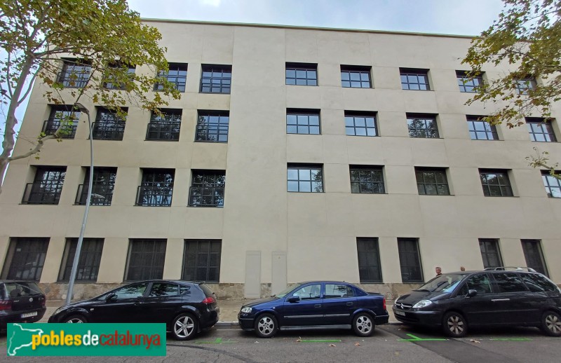 Barcelona - Fàbrica de Gel La Sibèria. Façana Dr. Trueta (Foto: Sergi Suárez, 2024) Barcelona - Fàbrica de Gel La Sibèria. Façana Dr. Trueta