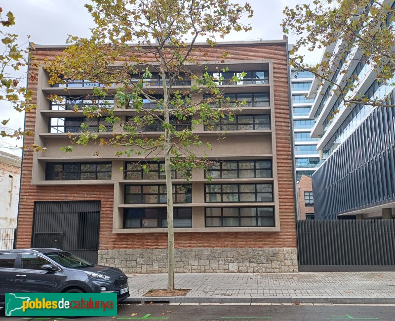 Barcelona - Indústries Deslite. Façana Àvila (Foto: Sergi Suárez, 2024) Barcelona - Indústries Deslite. Façana Àvila