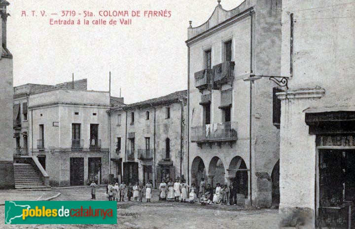 Santa Coloma de Farners - Plaça Farners, font davant de l'església.  Postal antiga