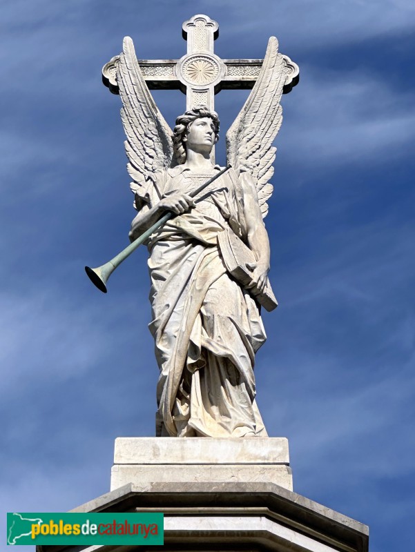 Reus - Cementiri. Panteó Òdena-Yglesias. Àngel (Venanci Vallmitjana) (Foto: Albert Esteves, 2024) Reus - Cementiri. Panteó Òdena-Yglesias. Àngel (Venanci Vallmitjana)