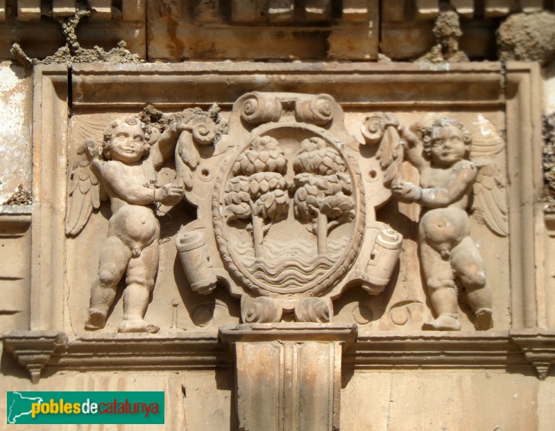 Riudoms - Església de Sant Jaume. Detall de la portalada (Foto: Albert Esteves, 2024) Riudoms - Església de Sant Jaume. Detall de la portalada