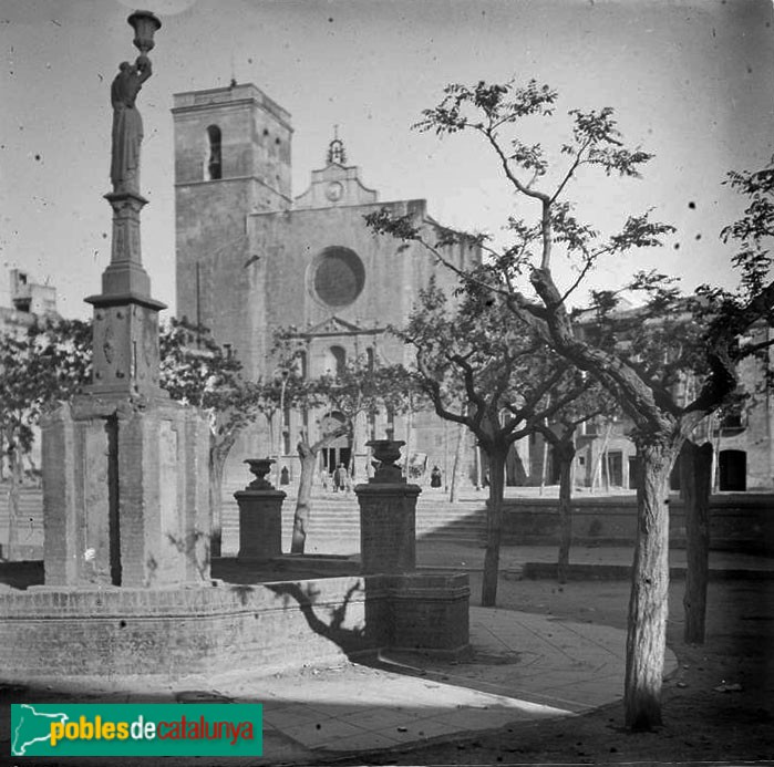 Riudoms - Església de Sant Jaume (Foto: <i>Josep Salvany -Fons Salvany. Biblioteca de Catalunya-</i>, 1916) Riudoms - Església de Sant Jaume
