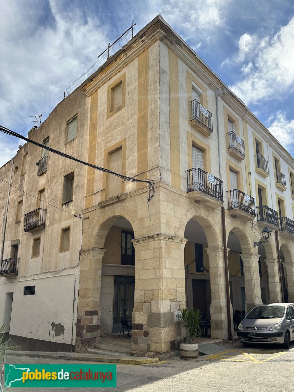 Riudoms - Porxos de la Plaça (Foto: Albert Esteves, 2024) Riudoms - Porxos de la Plaça