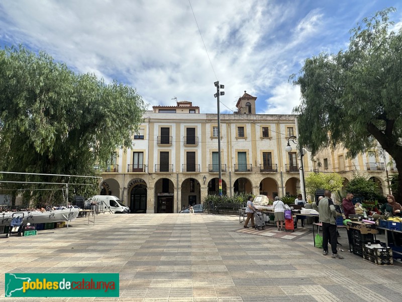 Riudoms - Porxos de la Plaça (Foto: Albert Esteves, 2024) Riudoms - Porxos de la Plaça