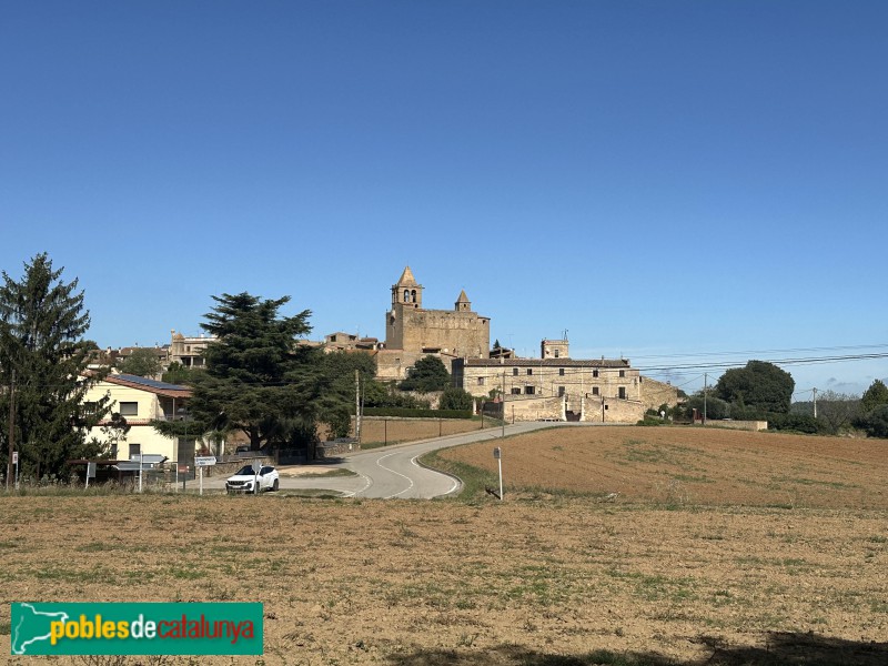 Madremanya - Can Güell i església (Foto: Albert Esteves, 2024) Madremanya - Can Güell i església