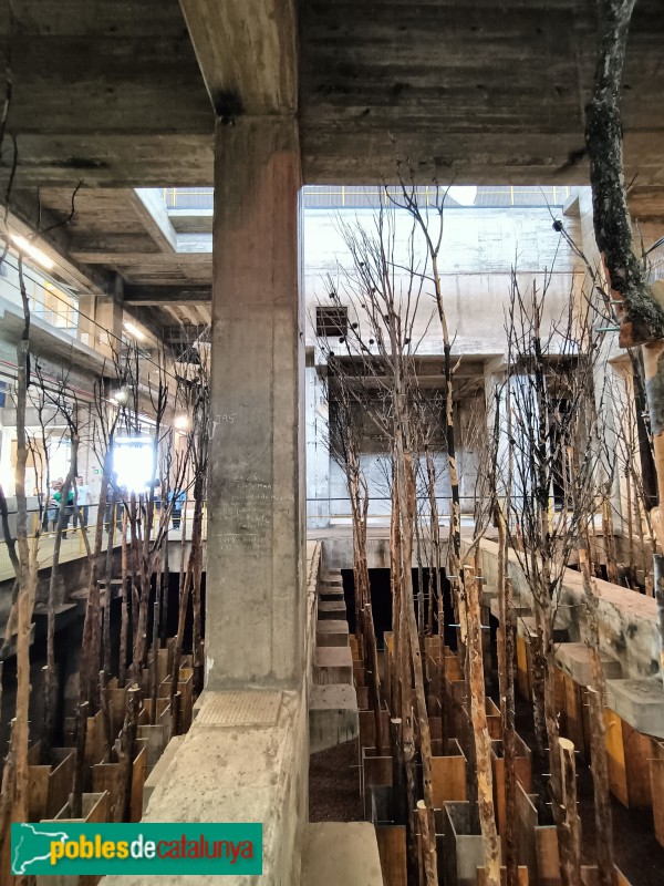 Sant Adrià del Besòs - Les Tres Xemeneies (Manifesta15) (Foto: Anna Corcoll, 2024) Sant Adrià del Besòs - Les Tres Xemeneies (Manifesta15)