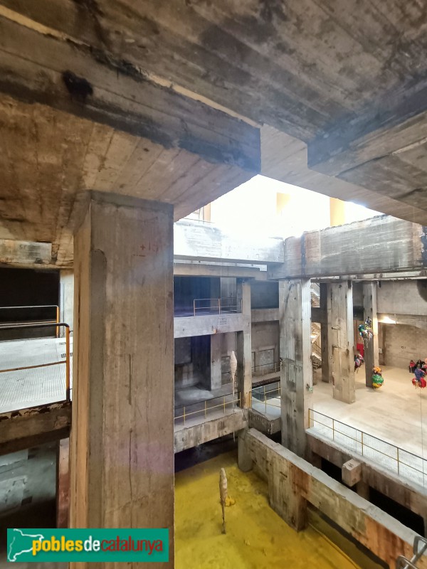 Sant Adrià del Besòs - Les Tres Xemeneies (Manifesta15 (Foto: Anna Corcoll, 2024) Sant Adrià del Besòs - Les Tres Xemeneies (Manifesta15