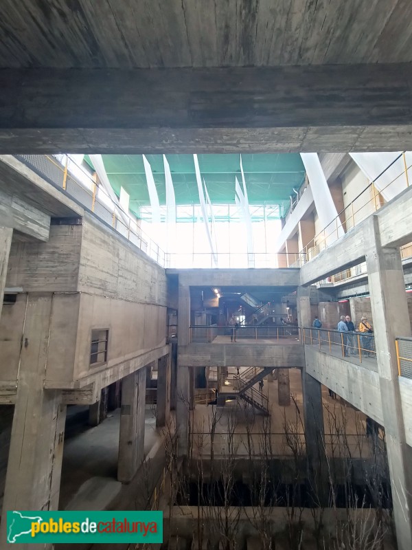 Sant Adrià del Besòs - Les Tres Xemeneies (Manifesta15 ) (Foto: Anna Corcoll, 2024) Sant Adrià del Besòs - Les Tres Xemeneies (Manifesta15 )