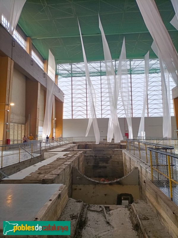 Sant Adrià del Besòs - Les Tres Xemeneies (Manifesta15) (Foto: Anna Corcoll, 2024) Sant Adrià del Besòs - Les Tres Xemeneies (Manifesta15)