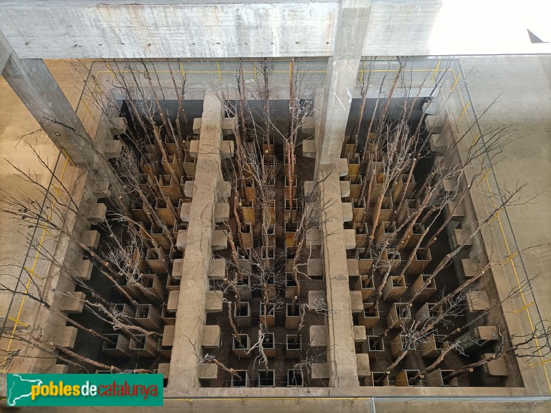 Sant Adrià del Besòs - Les Tres Xemeneies (Manifesta15) (Foto: Anna Corcoll, 2024) Sant Adrià del Besòs - Les Tres Xemeneies (Manifesta15)