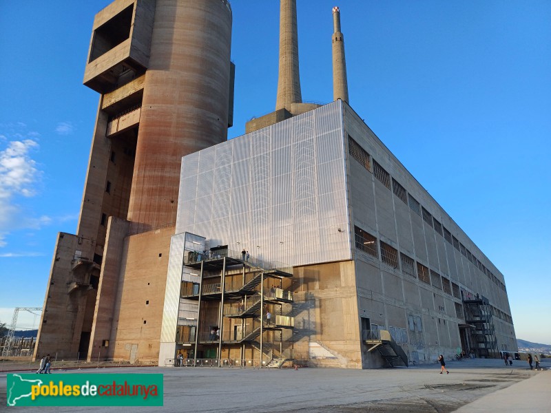 Sant Adrià del Besòs - Les Tres Xemeneies (Foto: Sergi Suárez, 2024) Sant Adrià del Besòs - Les Tres Xemeneies