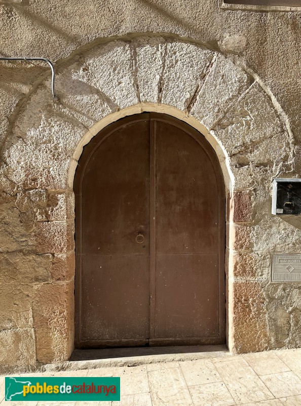 Botarell - Nucli antic. Portal adovellat (Foto: Albert Esteves, 2024) Botarell - Nucli antic. Portal adovellat