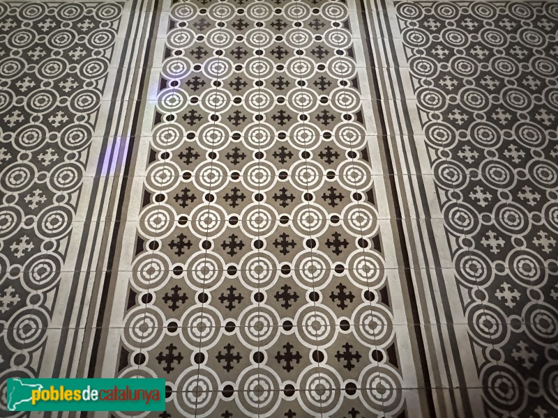 Vinyols i els Arcs - Capella de Sant Josep dels Germans de la Salle. Terra hidràulic (Foto: Albert Esteves, 2024) Vinyols i els Arcs - Capella de Sant Josep dels Germans de la Salle. Terra hidràulic