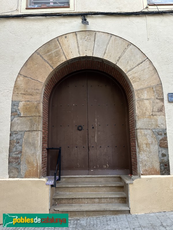 Vinyols i els Arcs - Llinda de 1695 (Foto: Albert Esteves, 2024) Vinyols i els Arcs - Llinda de 1695