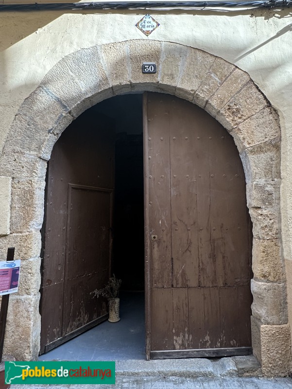 Vinyols i els Arcs - Llinda de 1720 (Foto: Albert Esteves, 2024) Vinyols i els Arcs - Llinda de 1720