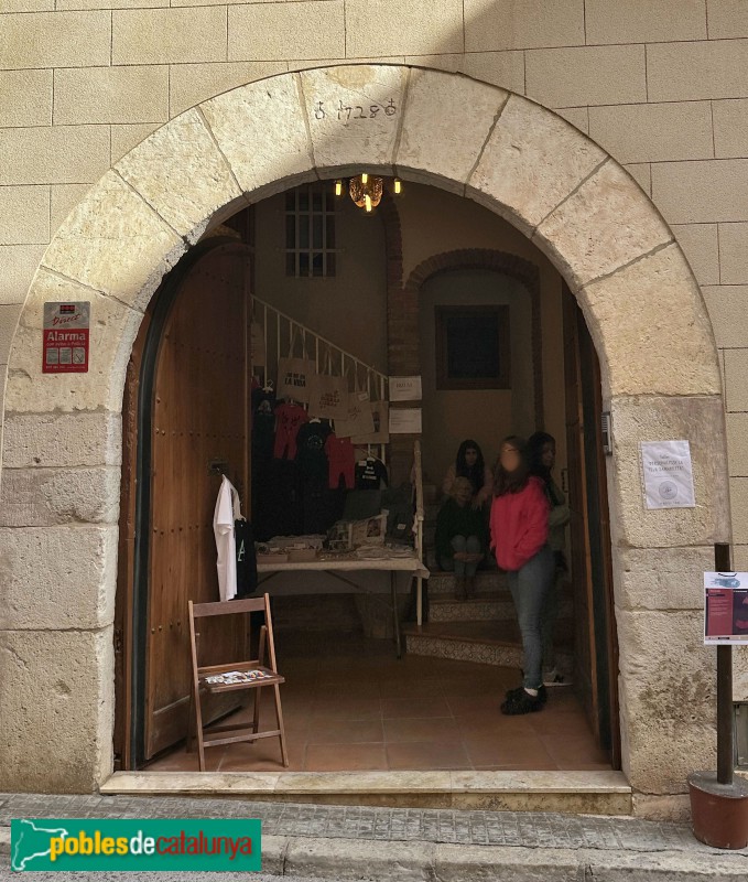 Vinyols i els Arcs - Llinda de 1728 (Foto: Albert Esteves, 2024) Vinyols i els Arcs - Llinda de 1728