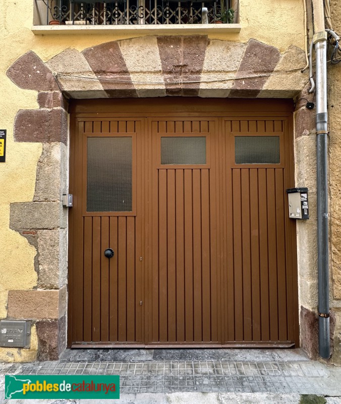 Vinyols i els Arcs - Llinda de 1736 (Foto: Albert Esteves, 2024) Vinyols i els Arcs - Llinda de 1736