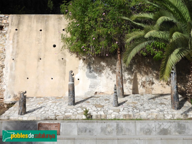 Altafulla - Escultures de la plaça Martí Royo (Foto: Valentí Pons, 2024) Altafulla - Escultures de la plaça Martí Royo