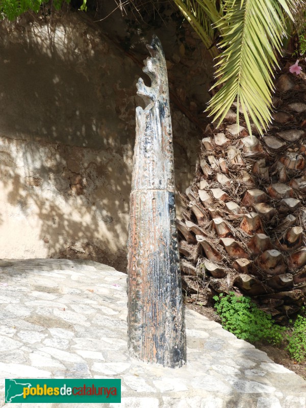 Altafulla - Escultura de la plaça Martí Royo (Foto: Valentí Pons, 2024) Altafulla - Escultura de la plaça Martí Royo