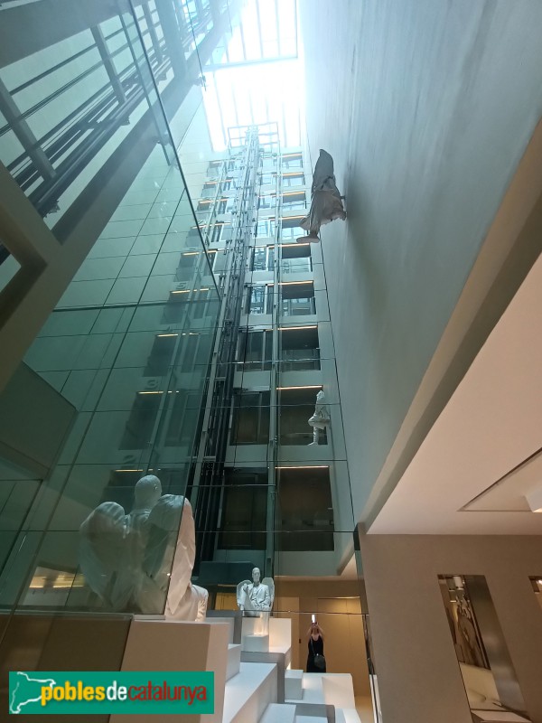 Barcelona - Còrsega 255. The Mirror (Foto: Anna Corcoll, 2024) Barcelona - Còrsega 255. The Mirror