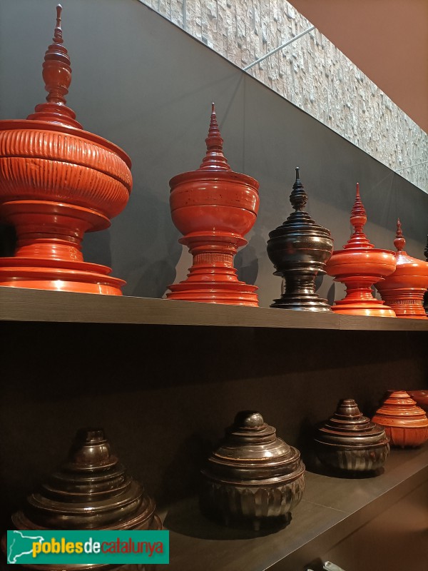 Col·lecció Jordi Clos - Recipients per a ofrenes. Myanmar, finals segle XIX (Foto: Anna Corcoll, 2024) Col·lecció Jordi Clos - Recipients per a ofrenes. Myanmar, finals segle XIX