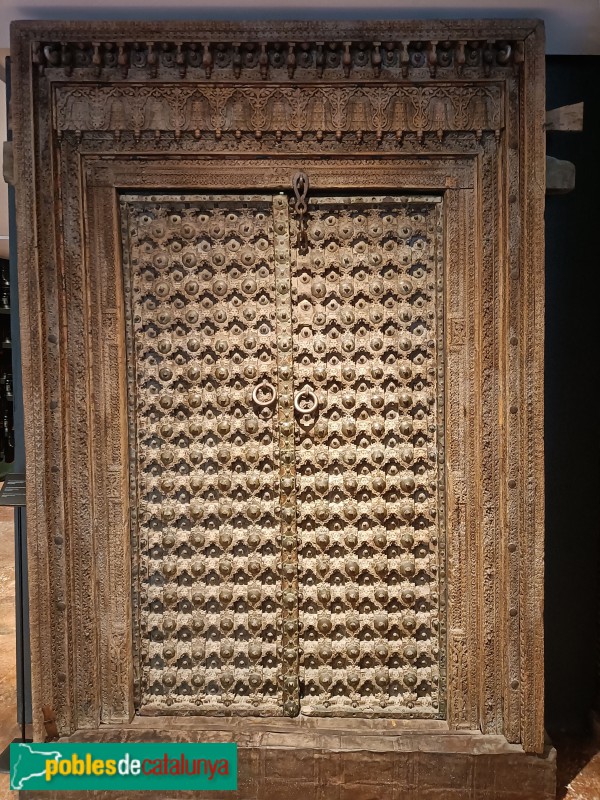 Col·lecció Jordi Clos - Porta d'entrada al palau indi de Rajastán. Segle XVIII (Foto: Anna Corcoll, 2024) Col·lecció Jordi Clos - Porta d'entrada al palau indi de Rajastán. Segle XVIII