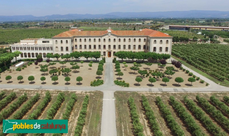 Vinyols i els Arcs - Antic noviciat dels Germans de la Salle (Foto: Francesc Vidal-Barraquer, 2017) Vinyols i els Arcs - Antic noviciat dels Germans de la Salle