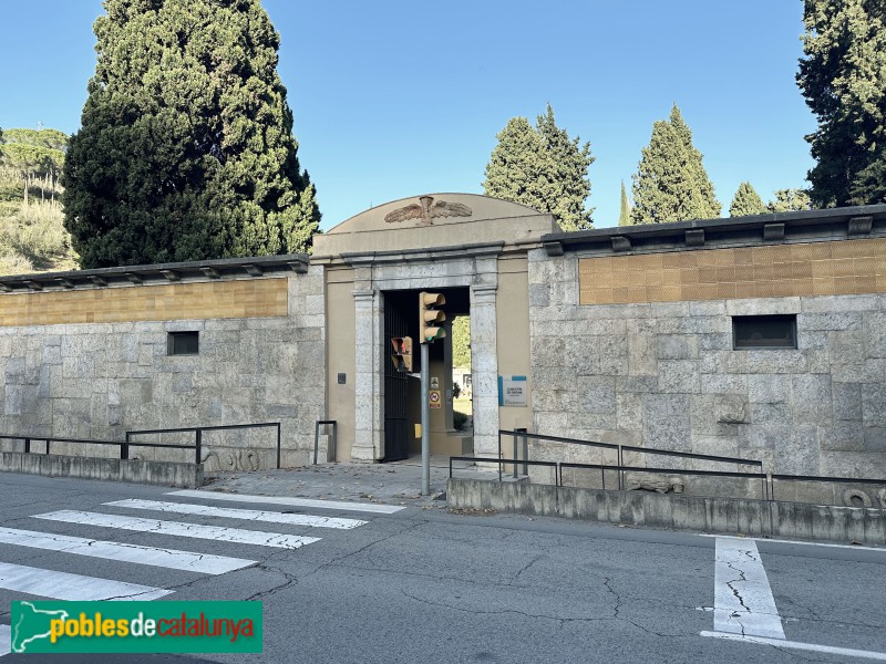 Girona - Cementiri. Tanca exterior