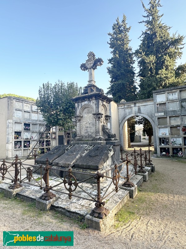 Girona - Cementiri. Panteó Dolors de Foxà