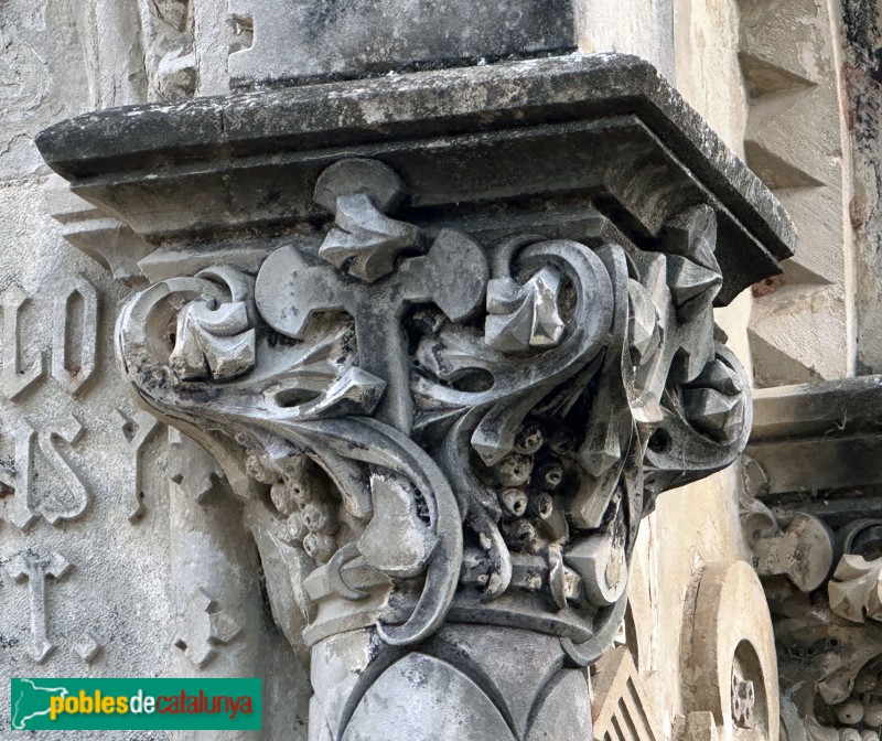 Girona - Cementiri. Panteó Dolors de Foxà