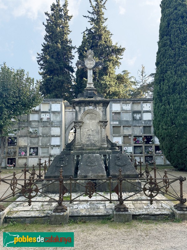 Girona - Cementiri. Panteó Dolors de Foxà