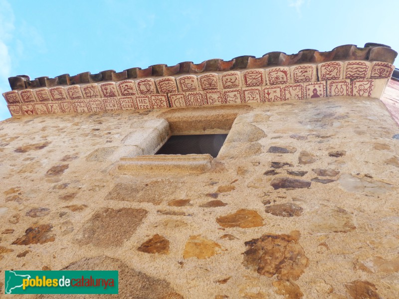 Llagostera - Can Caciques. Rajoles del ràfec