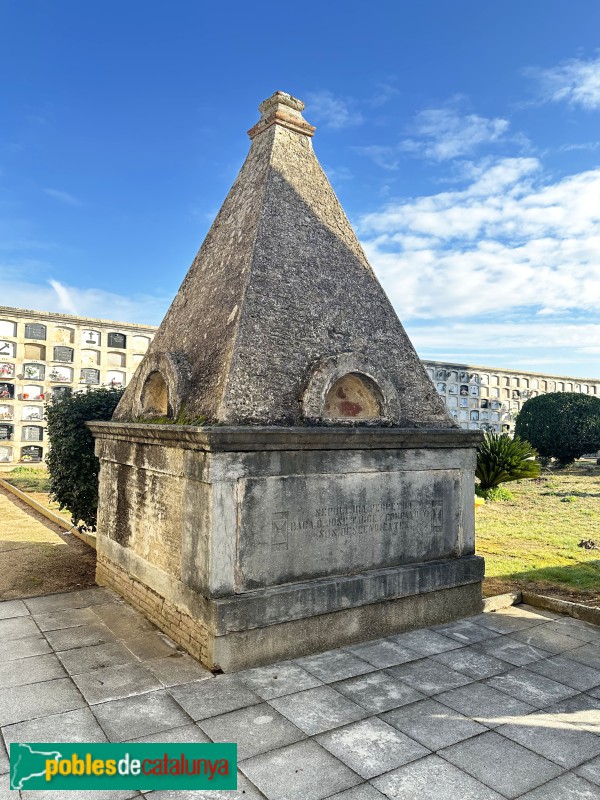 Llagostera - Cementiri. Sepulcre Tarré